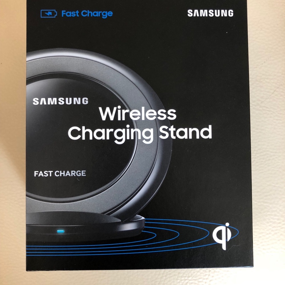 Wireless charging stand BRAND NEW
